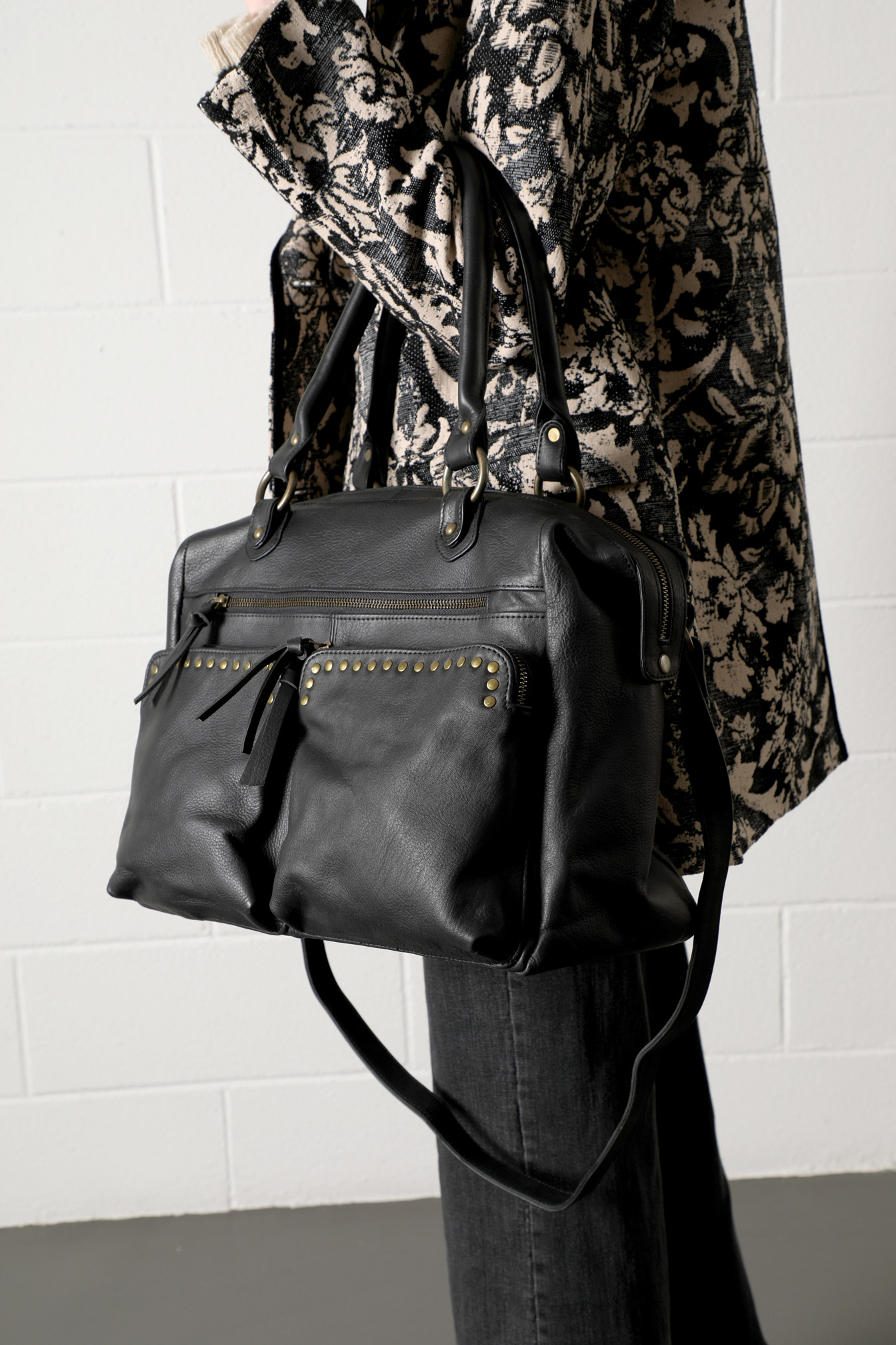 maxi borsa con borchie in vera pelle